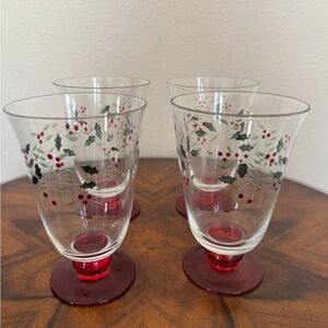 Pfaltzgraff Winterberry Holiday Glasses with Red and Green Holly Decoration Set